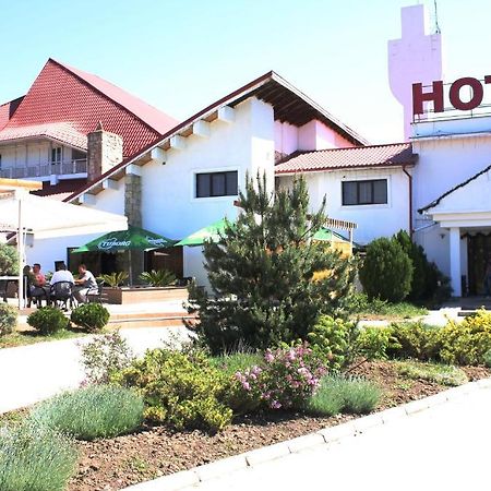 Hotel Magura Verde Bacău Екстериор снимка