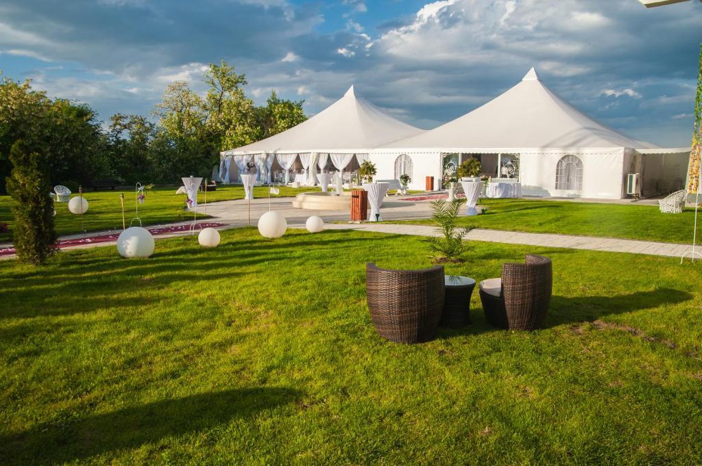 Hotel Magura Verde Bacău Екстериор снимка
